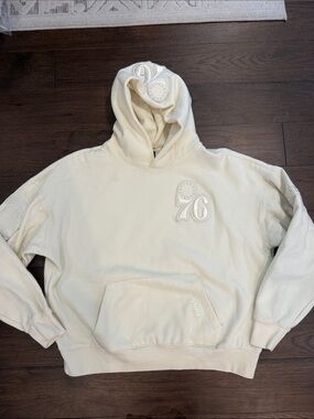 Pro Standard Philadelphia 76ers Mens Cream Hoodie Medium - C11-445